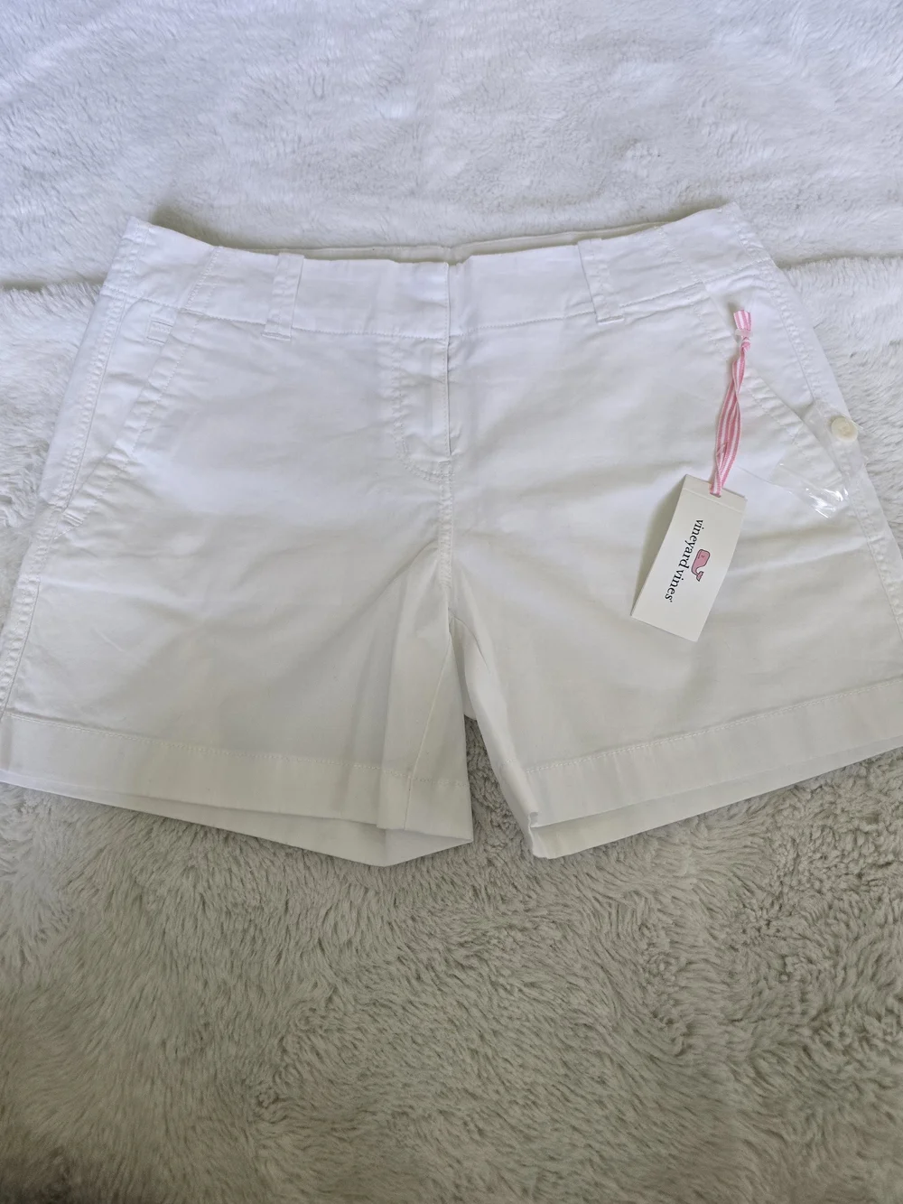Vineyard Vines Women White Everyday Shorts with Pink Tag Accent
